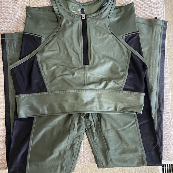 All access high waisted leggings and sports bra - Picture 3 of 8